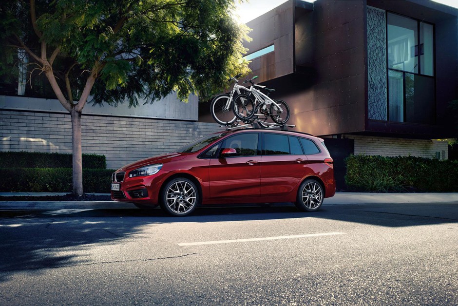 Segundo a BMW, é o primeiro carro do segmento de compatcos premium a oferecer até sete lugares.