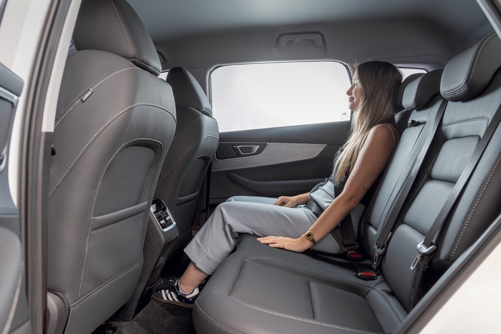 Entre-eixos de 2,67 metros proporciona espaço de sobra para os ocupantes da segunda fileira — Foto: Renato Durães/Auto News Brasil