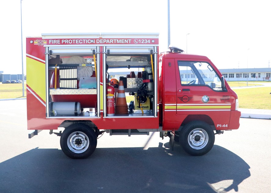 Caminhão bombeiro da fábrica da BMW em Araquari (SC)
