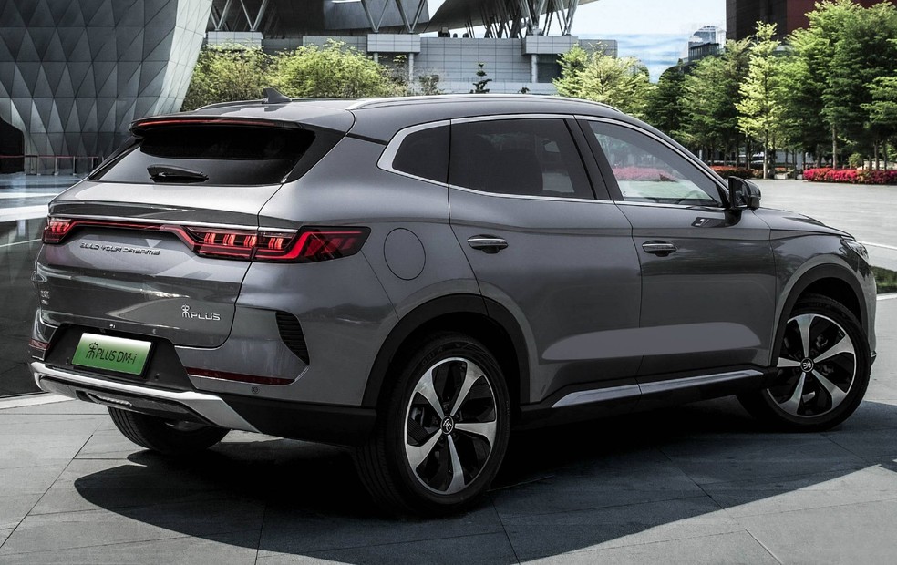 BYD Song Plus tem medidas parecidas com as do Jeep Commander, SUV que comporta até sete ocupantes — Foto: Divulgação