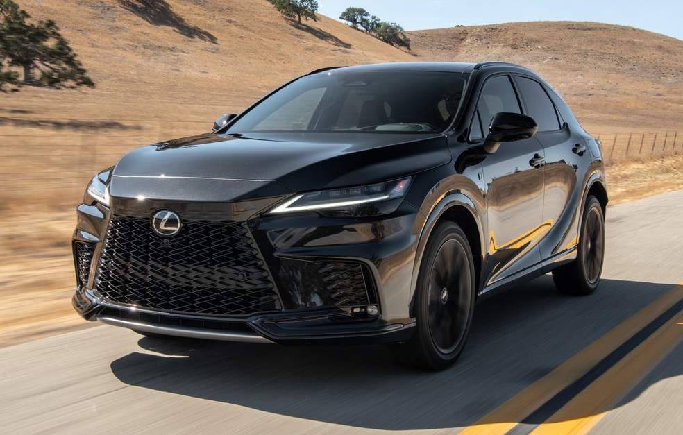 Retrovisor direito do Lexus RX 500h F-Sport custa R$ 19.370,10 — Foto: Divulgação