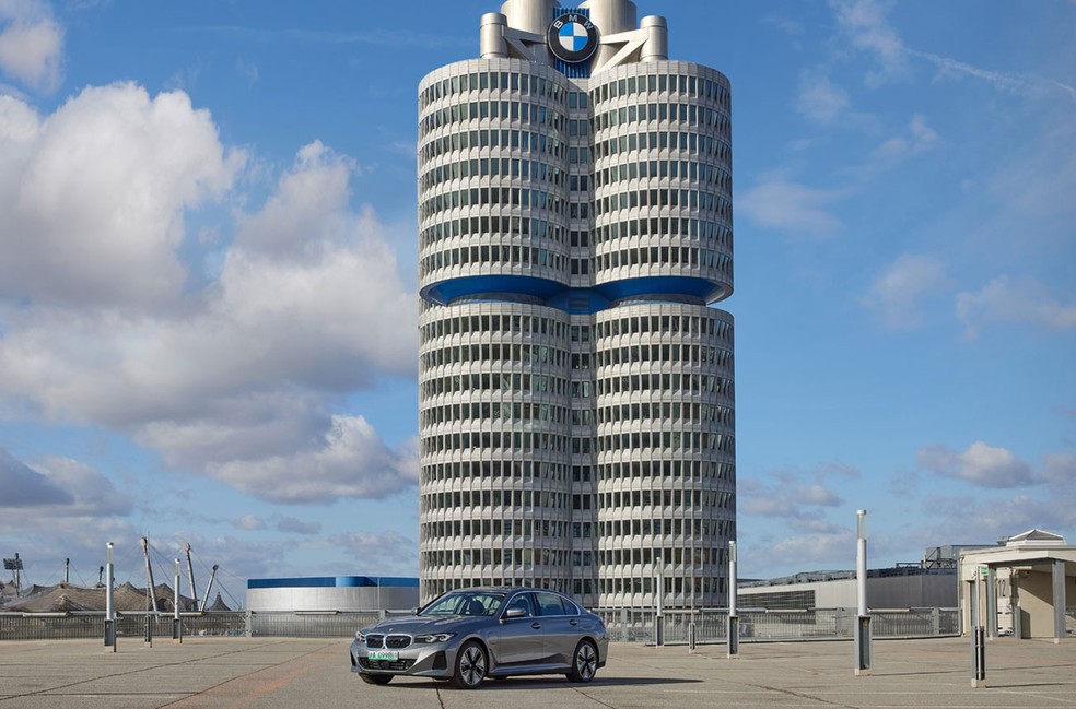 BMW i3 eDrive35L foi mostrado na sede da empresa, em Munique, mas será produzido e vendido apenas na China — Foto: Divulgação