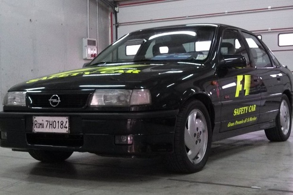 O carro de segurança passou a aser usado de forma fixa na temporada de 1994 (Foto: Reprodução) — Foto: Auto Esporte