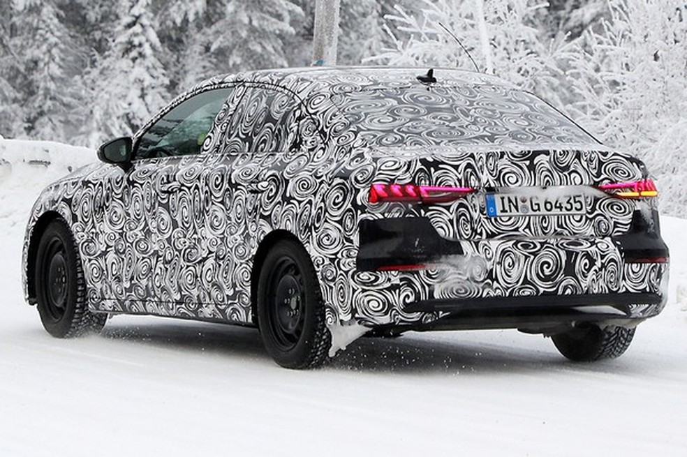Traseira curta exibe lanternas tridimensionais (Foto: AutoMedia/Auto News Brasil) — Foto: Auto Esporte