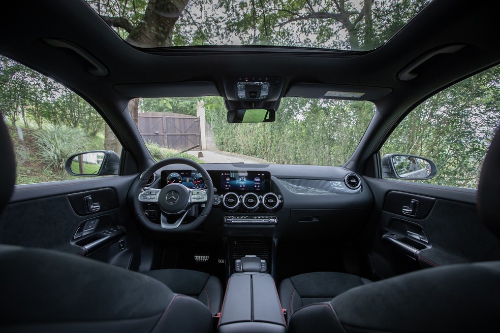 Novo Mercedes-Benz GLA: o interior é um dos pontos altos com ótimo acabamento e boa dose de tecnologia — Foto: Divulgação