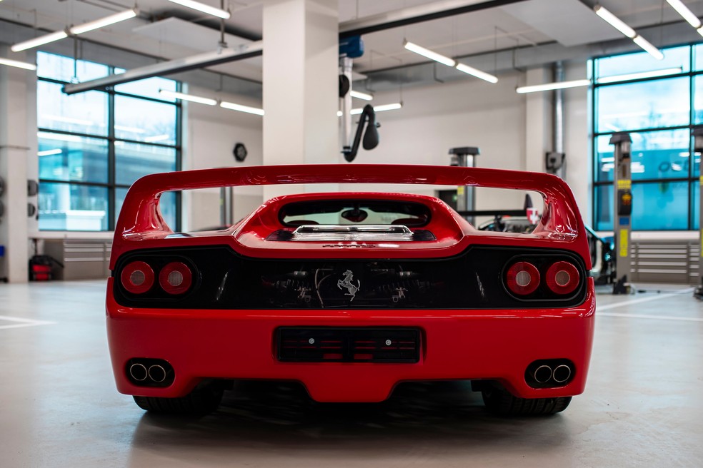 Ferrari F50 era um dos carros mais icônicos da garagem de Vettel — Foto: Divulgação