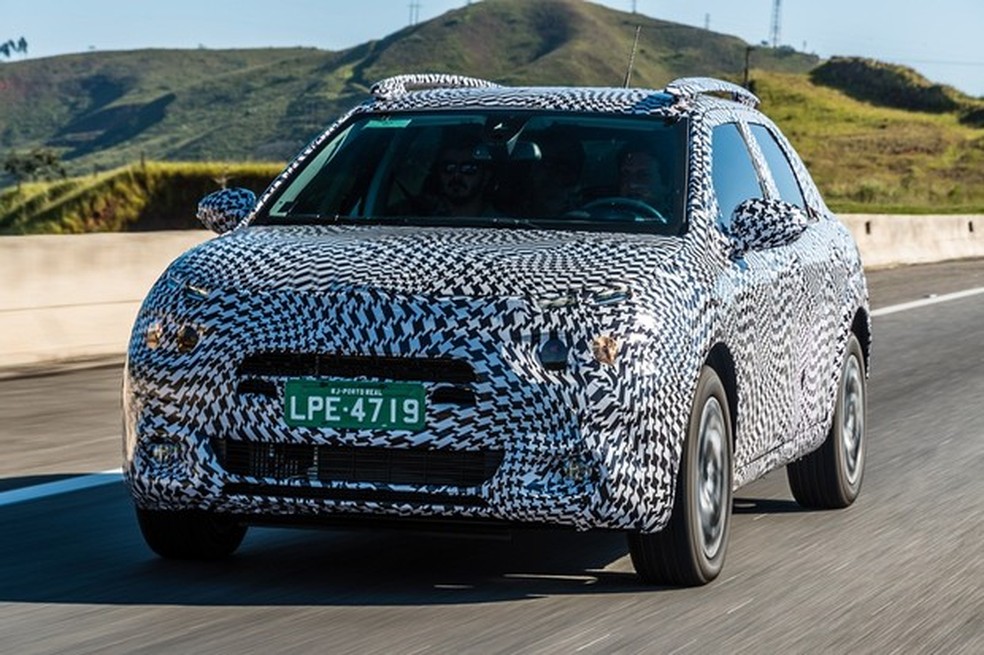 SUV mostrou ótimo equilíbrio dinâmico e robustez ao encarar pisos irregulares; frente ao europeu, deve trazer amortecedores comuns (Foto: Divulgação) — Foto: Auto Esporte