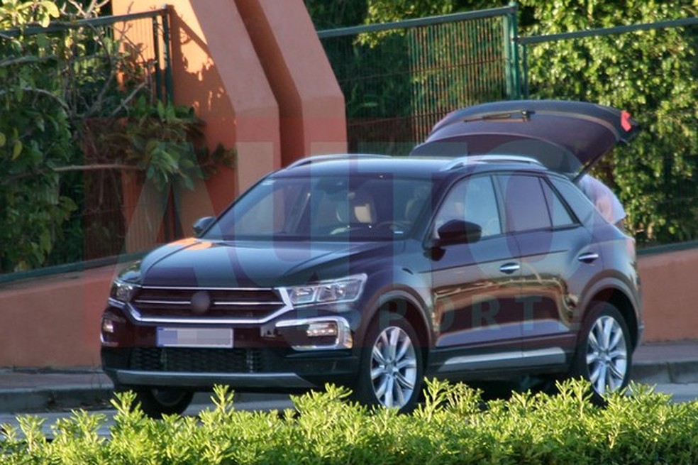 Volkswagen T-Roc é flagrado (Foto: Carpix/ Andreas Mau ) — Foto: Auto Esporte