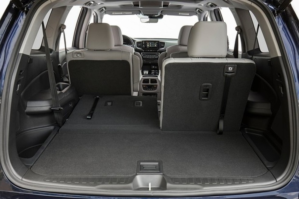 Porta-malas tem acesso hands-free (Foto: Divulgação) — Foto: Auto Esporte