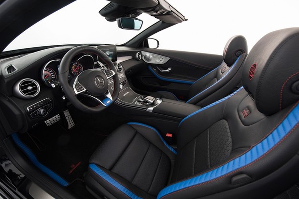 Tom azul clássico da Brabus está presente em detalhes do C63 650 Cabriolet (Foto: D) — Foto: Auto Esporte