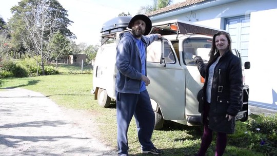 Casal troca moto 'Gafanhoto' para dar volta ao mundo com Kombi 'Xênia Filomena'