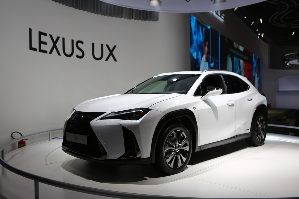 White discount lexus ux