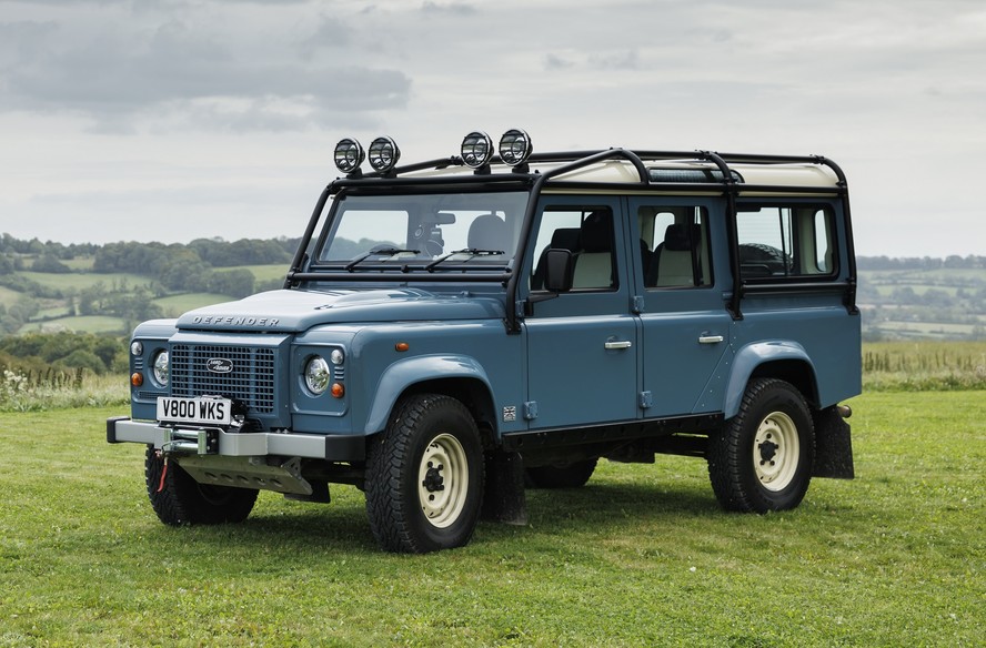 Land Rover Defender Classic Works V8 Dianteira