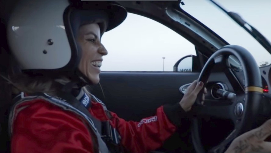 Leticia Bufoni fazendo drift