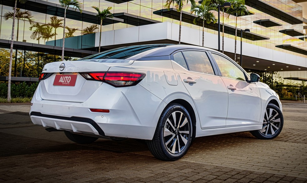 Nissan Sentra tem porta-malas com capacidade para 466 litros — Foto: Divulgação/Nissan/Auto News Brasil