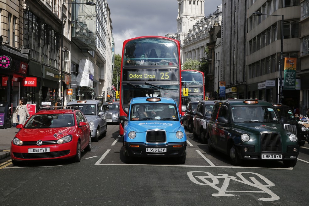 Estudo diz que governo gasta 9,5 bilhões de libras com o trânsito nas cidades britânicas — Foto: Getty