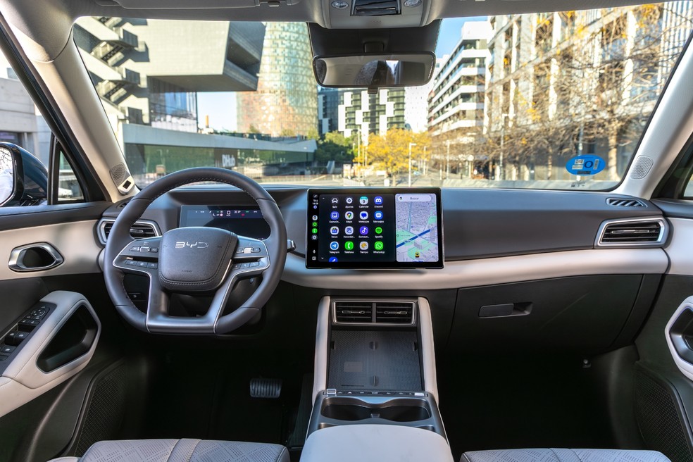 BYD Yuan Pro PHEV não tem mais tela giratória e console está ainda mais minimalista — Foto: Divulgação/BYD