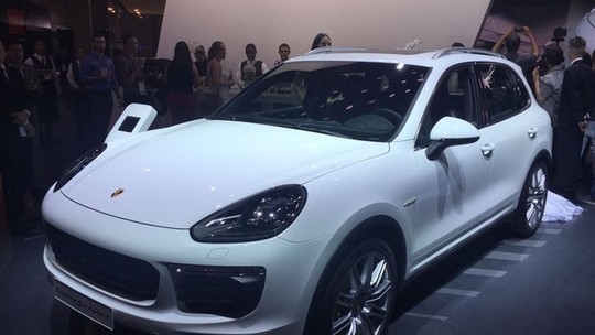 Porsche lança nova geração do Panamera e Cayenne híbrido no Salão do Automóvel