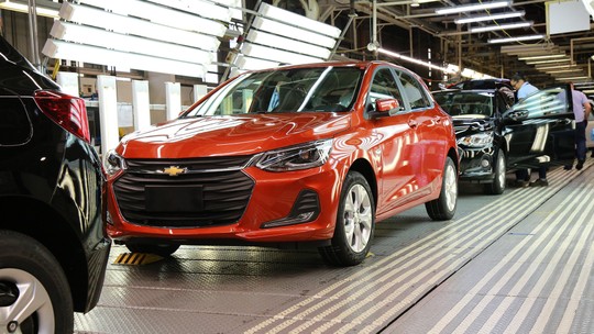Com produção pausada, Chevrolet Onix é ultrapassado por Hyundai HB20, Fiat Mobi e VW T-Cross  