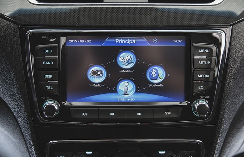 Central multimídia do novo JAC J5 (Foto: Fabio Aro) — Foto: Auto Esporte
