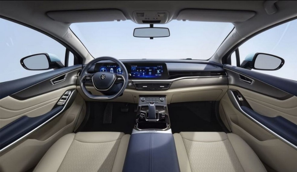 Interior do Zeepo GSE lembra outros carros chineses por conta do grande console central — Foto: Divulgação