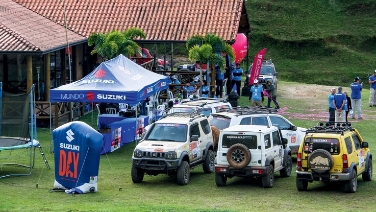 Suzuki Day - Reunião de Afins: Durante as etapas do Suzuki Day, donos de carros da marca confraternizam e trocam experiências sobre seus veículos. São quase 200 carros por evento