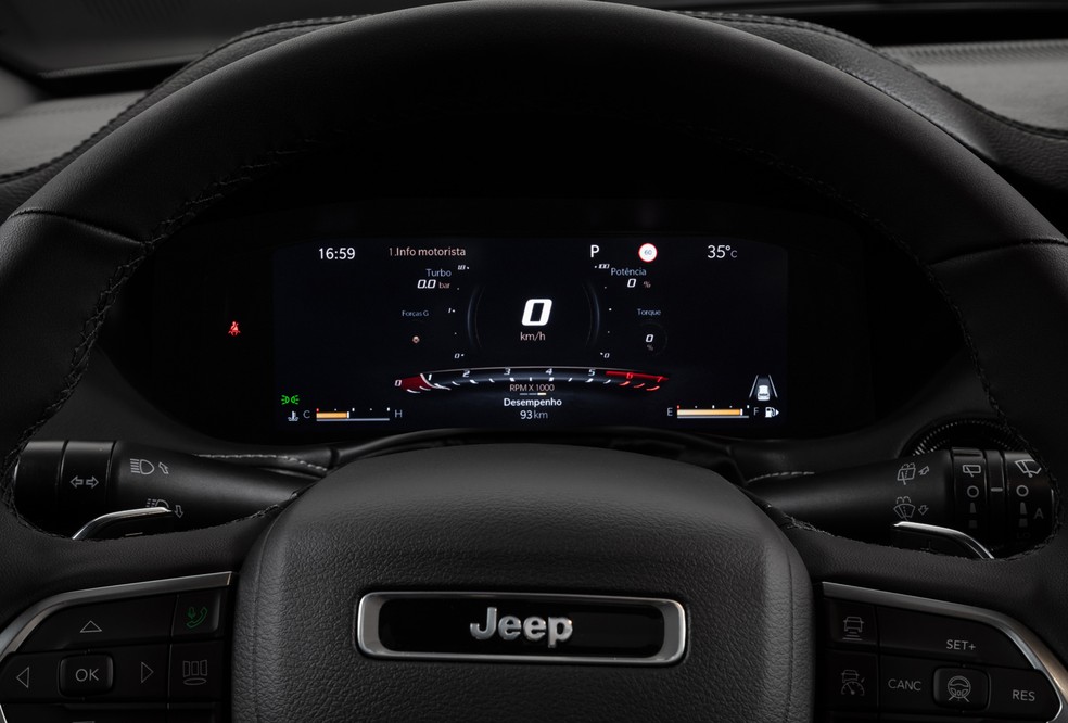 Jeep Compass 2025 tem uma nova tela no quadro de instrumentos  — Foto: Divulgação