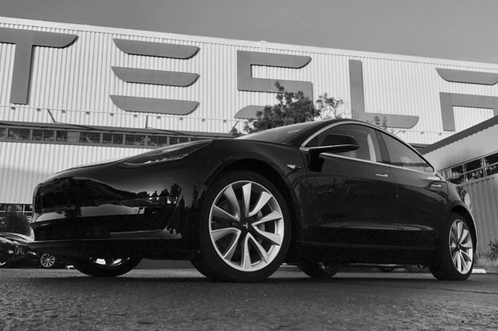 Tesla Model 3 (Foto: Reprodução / Twitter) — Foto: Auto Esporte