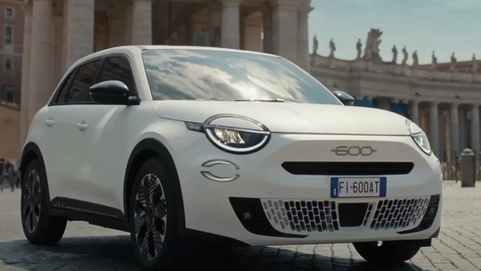 Fiat mostra SUV elétrico inédito com visual retrô inspirado no 500e