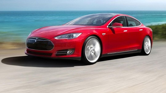 Carro da Tesla envolvido em acidente fatal estava acima da velocidade permitida