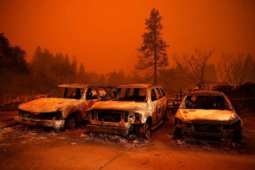 Muitos carros não escaparam do incêndio (Foto: Getty Images) — Foto: Auto Esporte