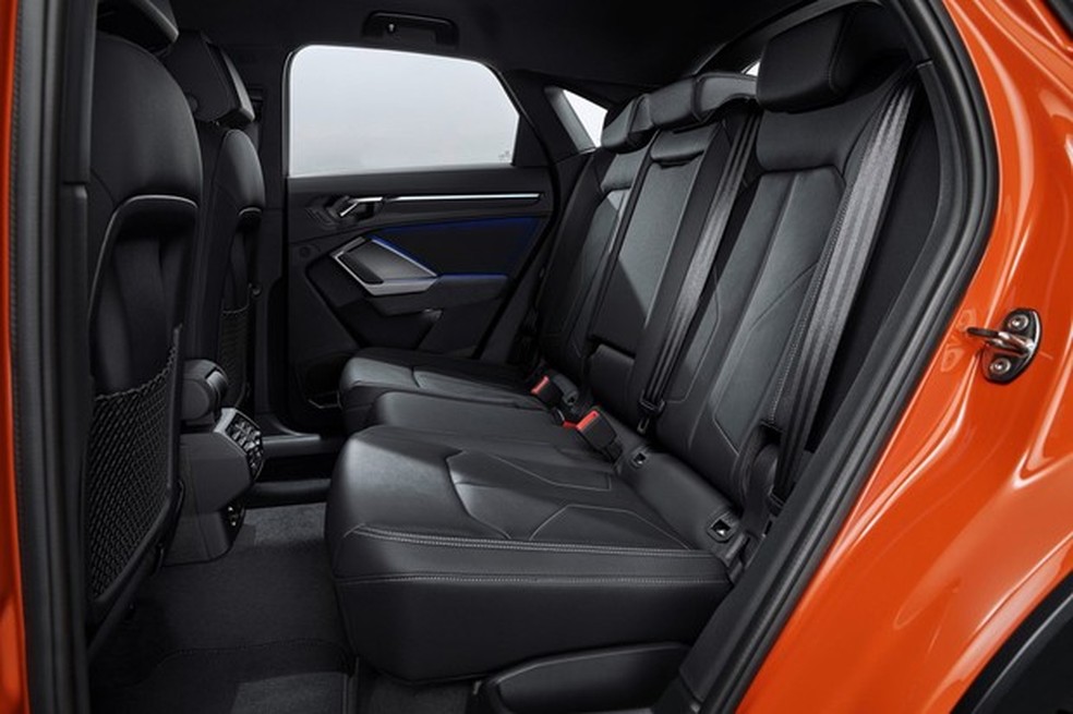 Com quase 2,70 metros de entre-eixos, o Sportback oferece bom espaço para dois (Foto: Divulgação) — Foto: Auto Esporte