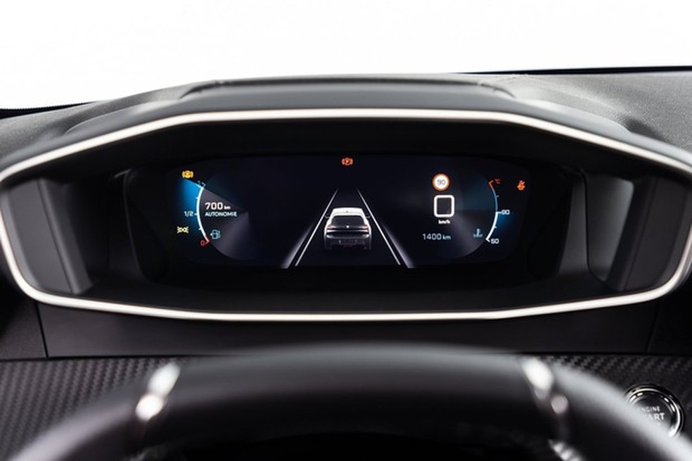 Painel continua a ser elevado, mas agora tem instrumentos digitais (Foto: Divulgação) — Foto: Auto Esporte