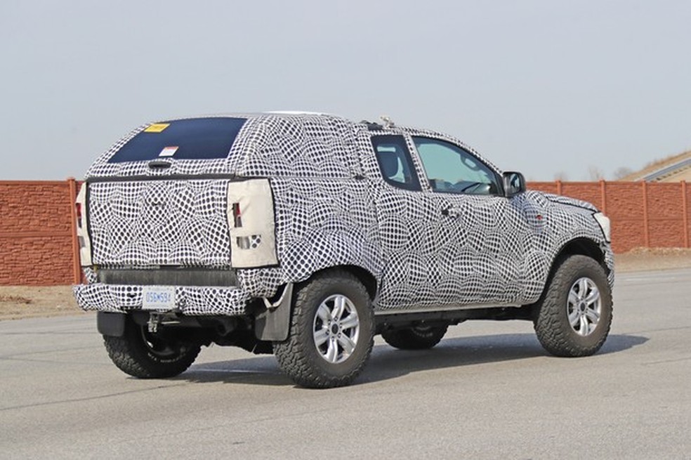 O Ford branco vai ocupar o espaço de mercado reservado aos grandes 4x4 (Foto: Automedia) — Foto: Auto Esporte