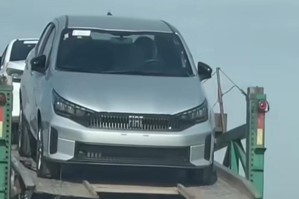 Fiat Cronos 2026 terá visual diferente do Argo na dianteira — Foto: Reprodução/@ventilacion_cruzada