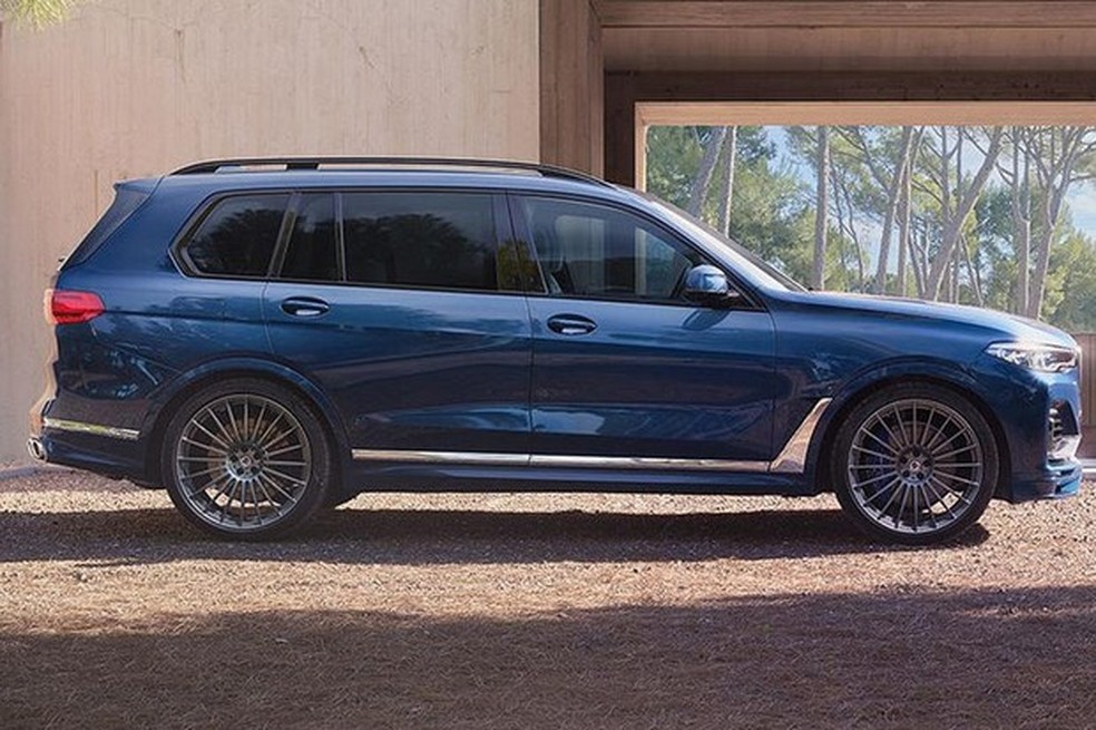Rodas de liga leve raiadas trazem o logo da Alpina no centro (Foto: Divulgação) — Foto: Auto Esporte