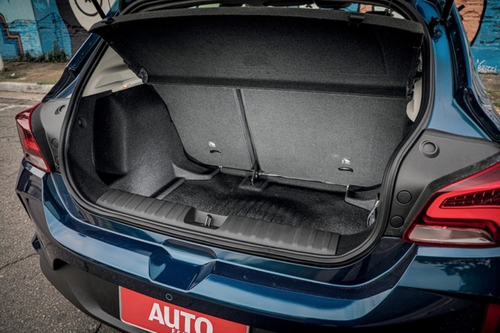 Comparativo: novos Hyundai HB20 e Chevrolet Onix disputam o trono do ...