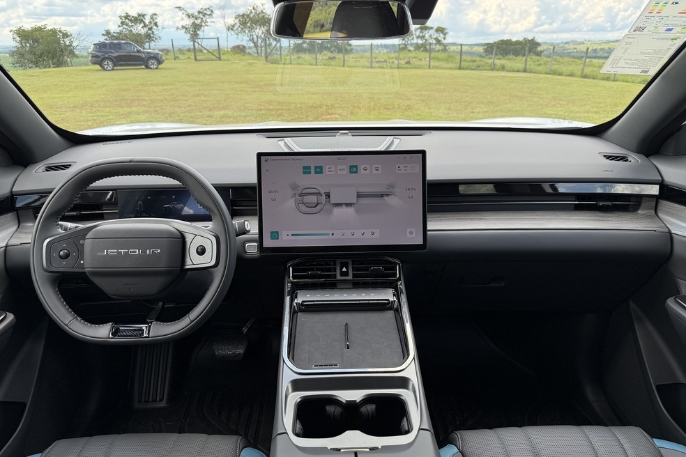 Painel é bem montado e tem variedade de materiais interessante — Foto: Cauê Lira/Auto News Brasil