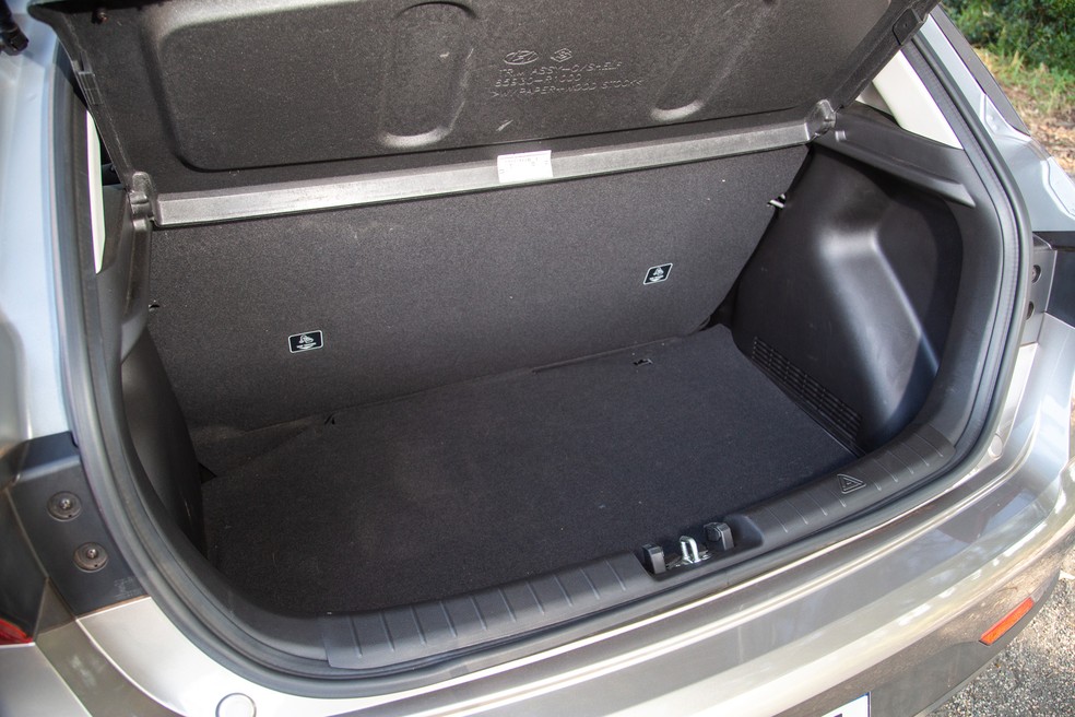Porta-malas do Hyundai HB20 — Foto: Renato Durães/Auto News Brasil