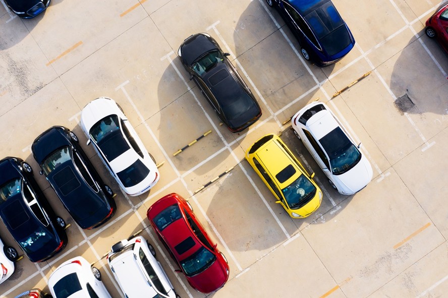 Veja se legislação determina tamanho mínimo para vagas de garagem em condomínios