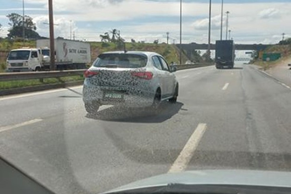 Fiat Argo aventureiro foi flagrado por leitor em Minas Gerais (Foto: Fábio Venturine/Auto News Brasil) — Foto: Auto Esporte