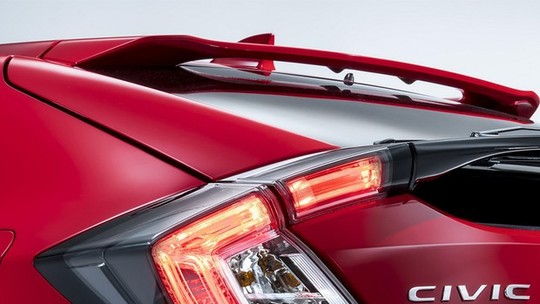 Honda divulga teaser do Civic hatch europeu (aquele carro que você já viu)