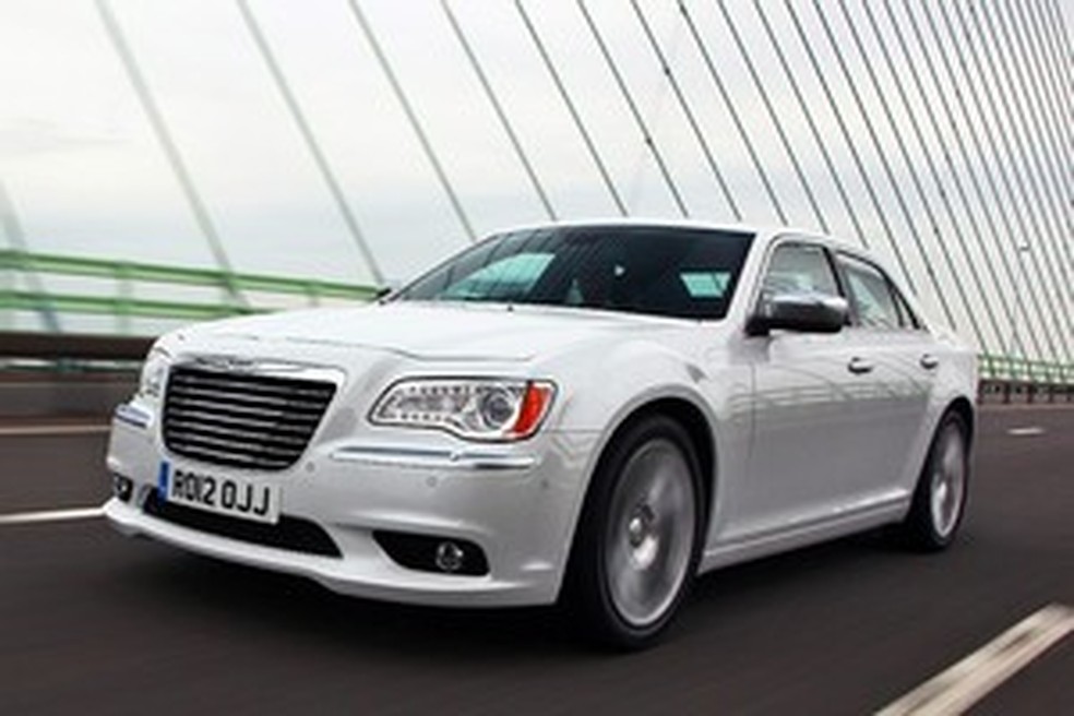 Chrysler 300C é chamado para reparo do sistema de airbag (Foto: Divulgação) — Foto: Auto Esporte