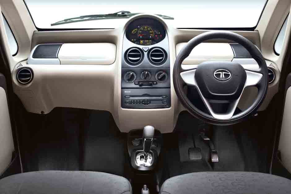 Interior do Tata GenX Nano