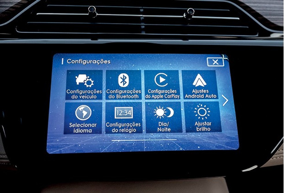 O multimídia Sync Touch tem layout próprio e centraliza os controles de som, câmeras e ar-condicionado — de apenas uma zona. (Foto: Bruno Guerreiro) — Foto: Auto Esporte