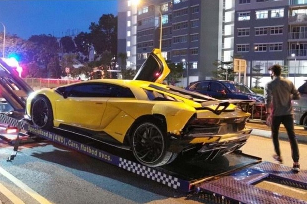 Traseira ficou bem danificada após a batida (Foto: Reprodução ) — Foto: Auto Esporte