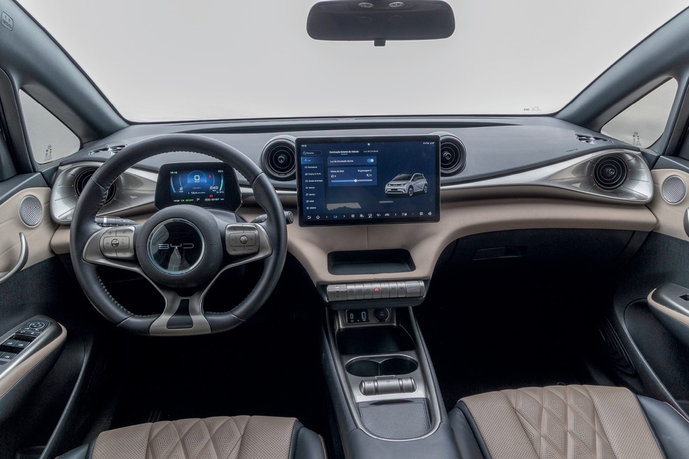 BYD Dolphin GS tem cabine que não faz os olhos brilharem — Foto: Renato Durães/Auto News Brasil