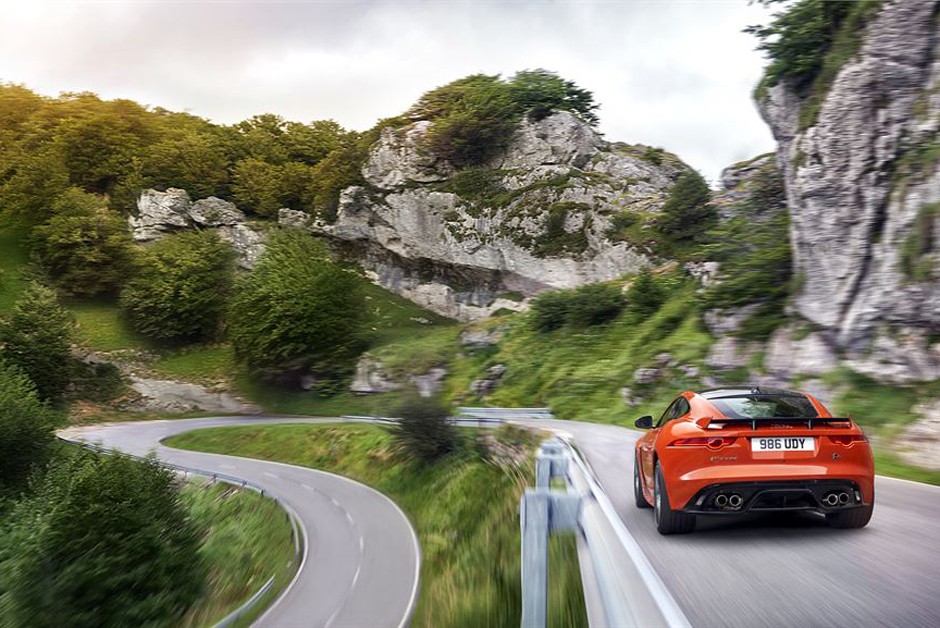 Jaguar F-Type SVR cupê 