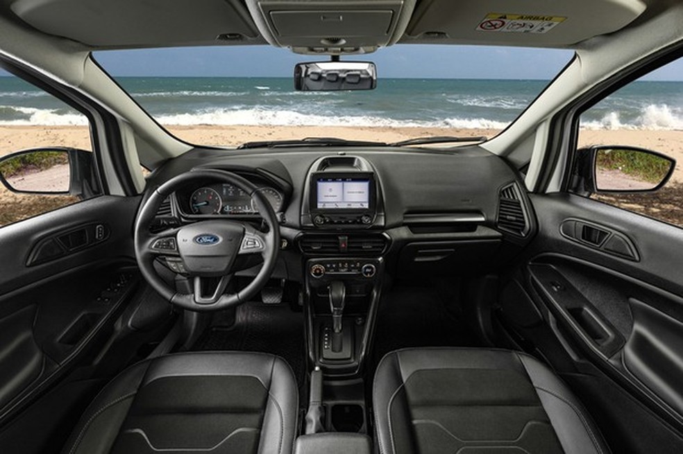 O interior também é predominantemente escuro (Foto: Divulgação) — Foto: Auto Esporte