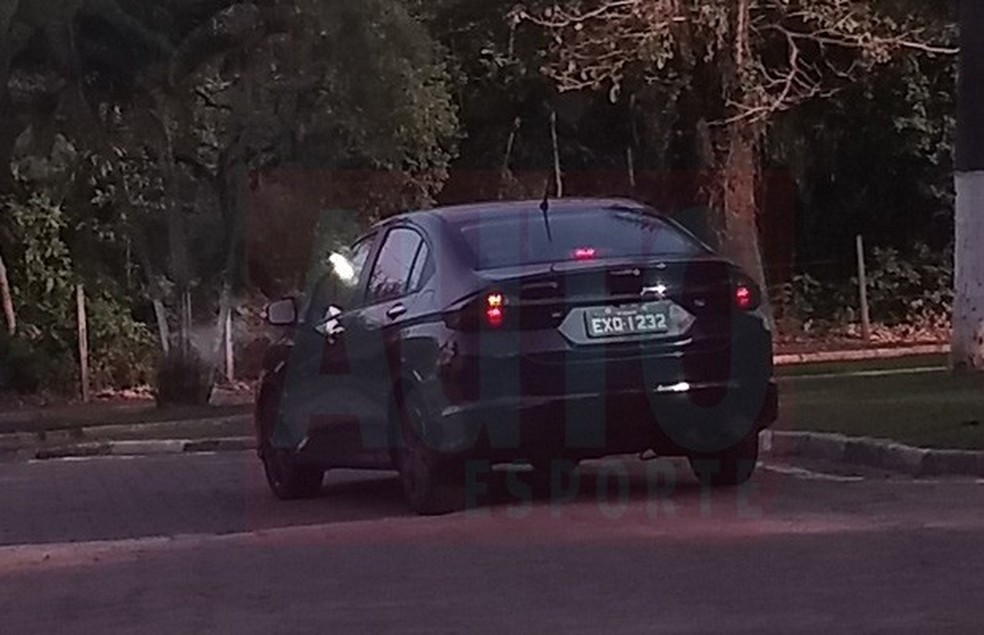 O leitor Bruno Tavares flagrou o City em uma cidade próxima da fábrica da Honda (Foto: Bruno Tavares/Auto News Brasil) — Foto: Auto Esporte